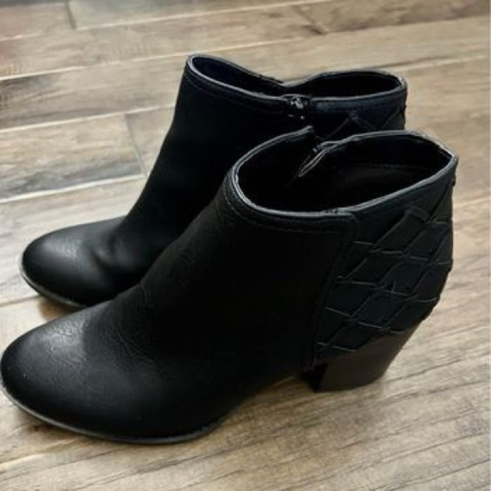 Fergalicious Women’s Ankle Boot in Black Size 7.5-Like New